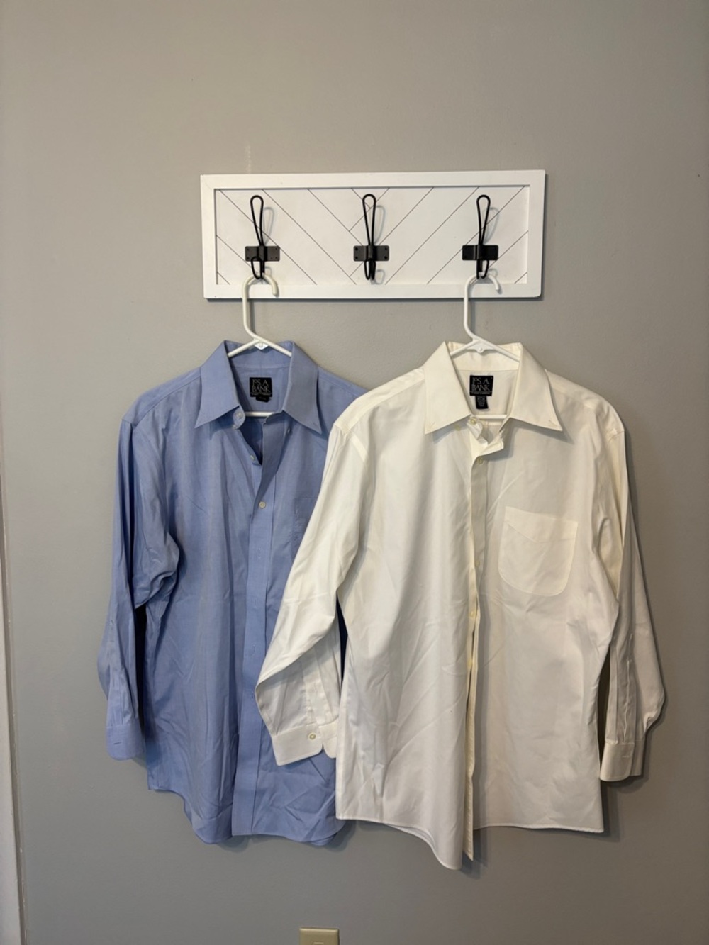 Jos. A. Bank Men’s Button-Down tailored fit Dress Shirt - Blue and White